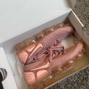 PINK NIKE AIR VAPORMAX 2